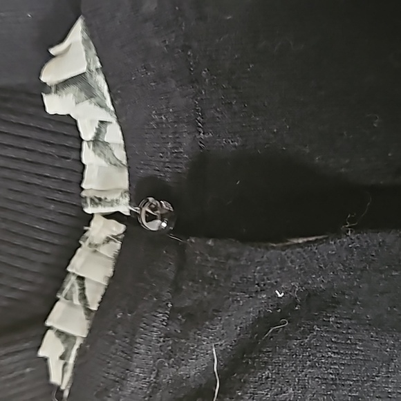 Size small sweater - Picture 2 of 3